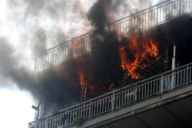 Συγκλονίζει η 14χρονη που έσωσε τρία παιδιά από φλεγόμενο σπίτι: Δεν με ένοιαζε τι θα πάθω- Ήθελα να τα σώσω (βίντεο)